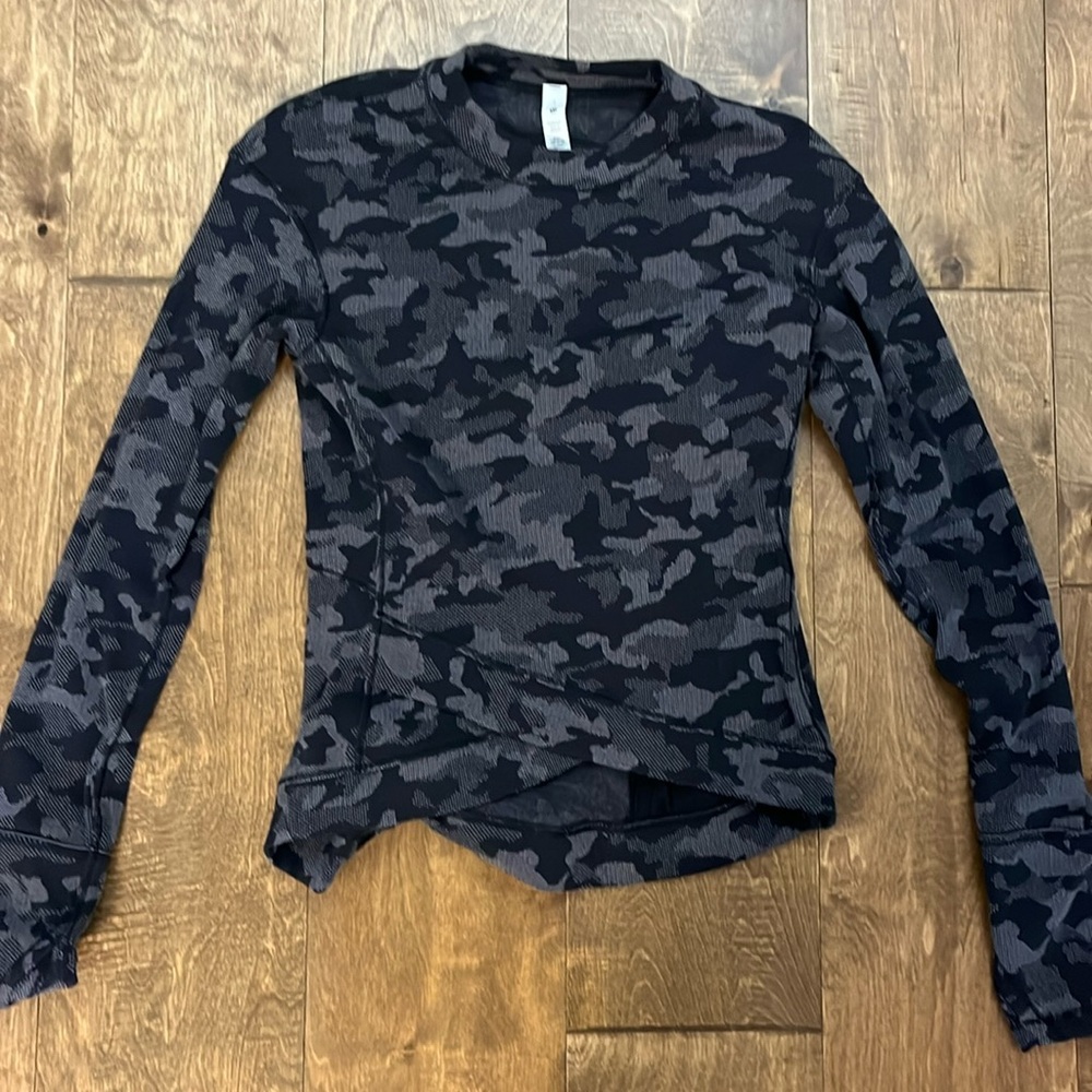 Lululemon size 4 athletic pullover top